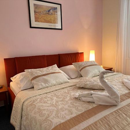 Wellness Hotel Stare Mesto อูแฮร์สแก ฮราดิชเก ภายนอก รูปภาพ