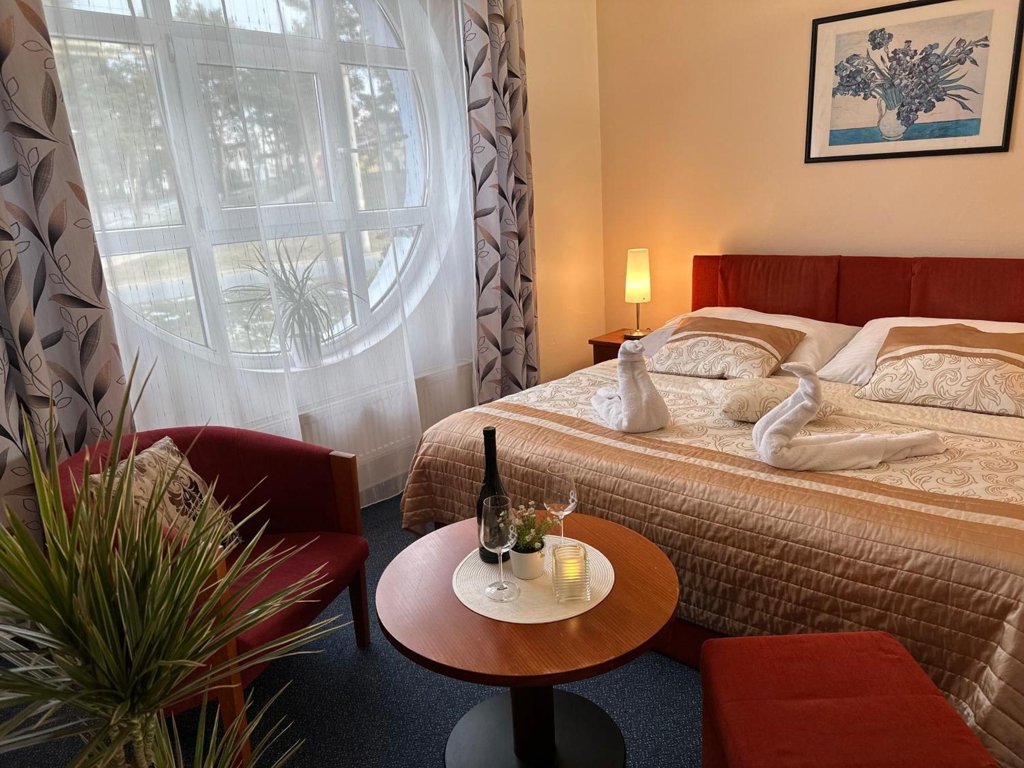 Wellness Hotel Stare Mesto อูแฮร์สแก ฮราดิชเก ภายนอก รูปภาพ