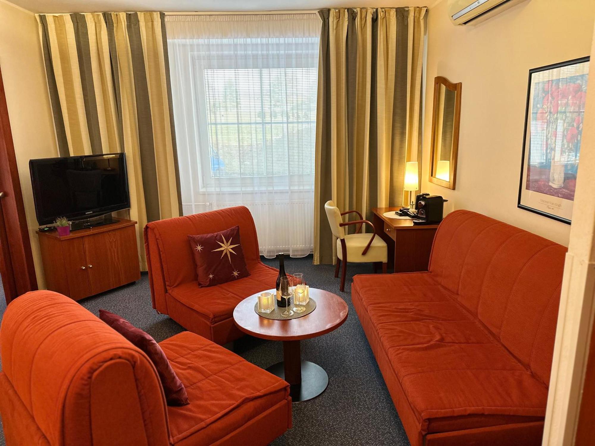 Wellness Hotel Stare Mesto อูแฮร์สแก ฮราดิชเก ภายนอก รูปภาพ