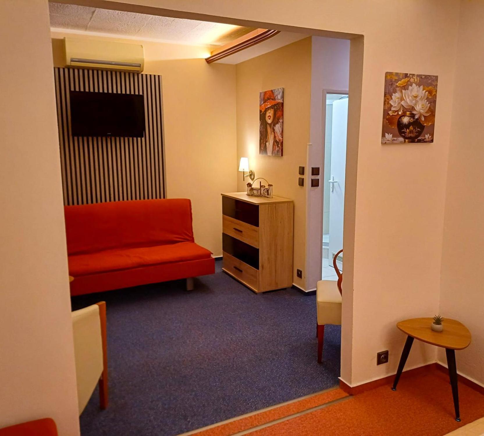 Wellness Hotel Stare Mesto อูแฮร์สแก ฮราดิชเก ภายนอก รูปภาพ