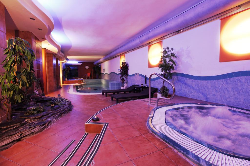 Wellness Hotel Stare Mesto อูแฮร์สแก ฮราดิชเก ภายนอก รูปภาพ