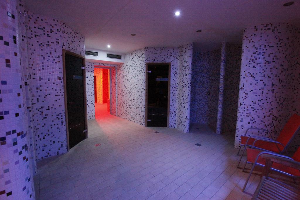 Wellness Hotel Stare Mesto อูแฮร์สแก ฮราดิชเก ภายนอก รูปภาพ